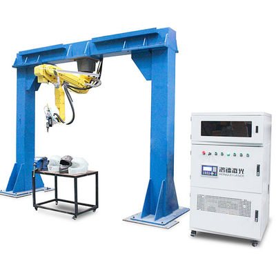 Raycus Laser Source 6 Axis 3D Robot Laser Cutter utilisation pour le casque en fibre de verre, le casque en fibre de carbone, le casque Kevlar etc.